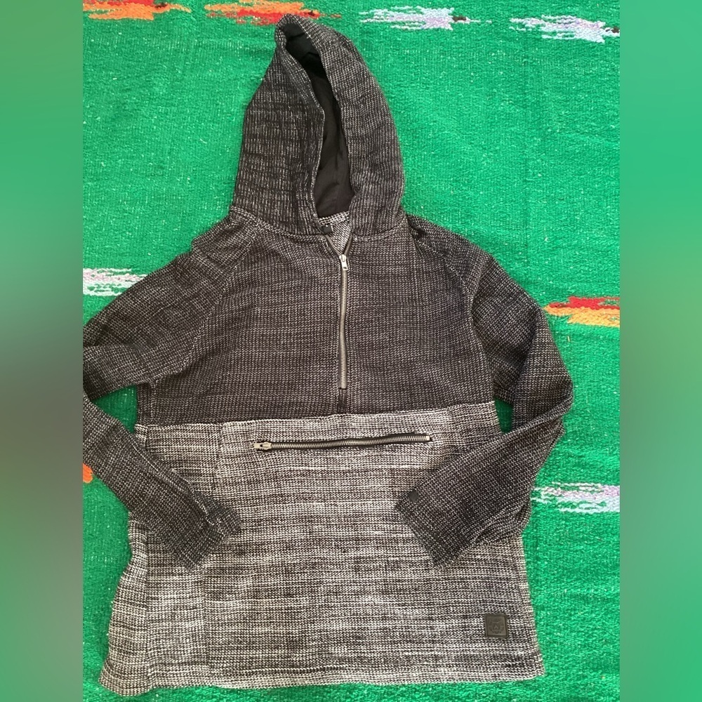 Airwalk hoodie sweatshirt-SZ L -zip pouch pocket- pit to pit 22”
Length 26”